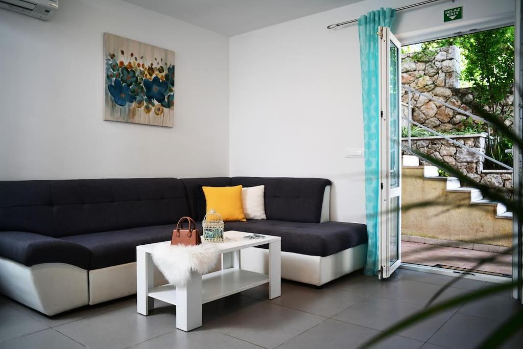 Wave N' Sea Apartment With A Private Pool Дубровник Екстериор снимка