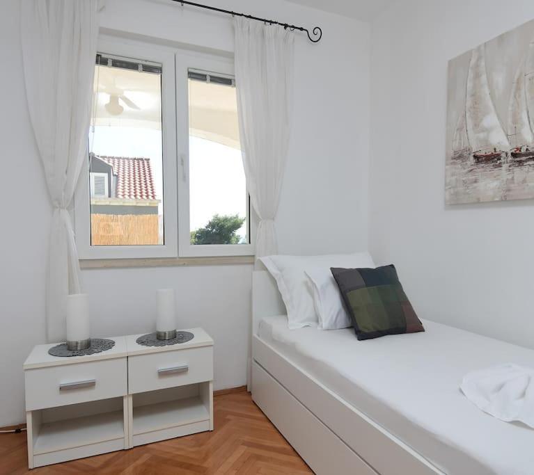 Wave N' Sea Apartment With A Private Pool Дубровник Екстериор снимка