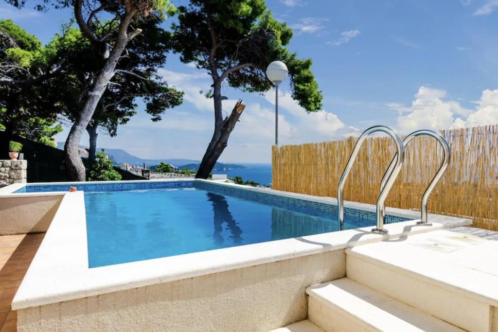 Wave N' Sea Apartment With A Private Pool Дубровник Екстериор снимка