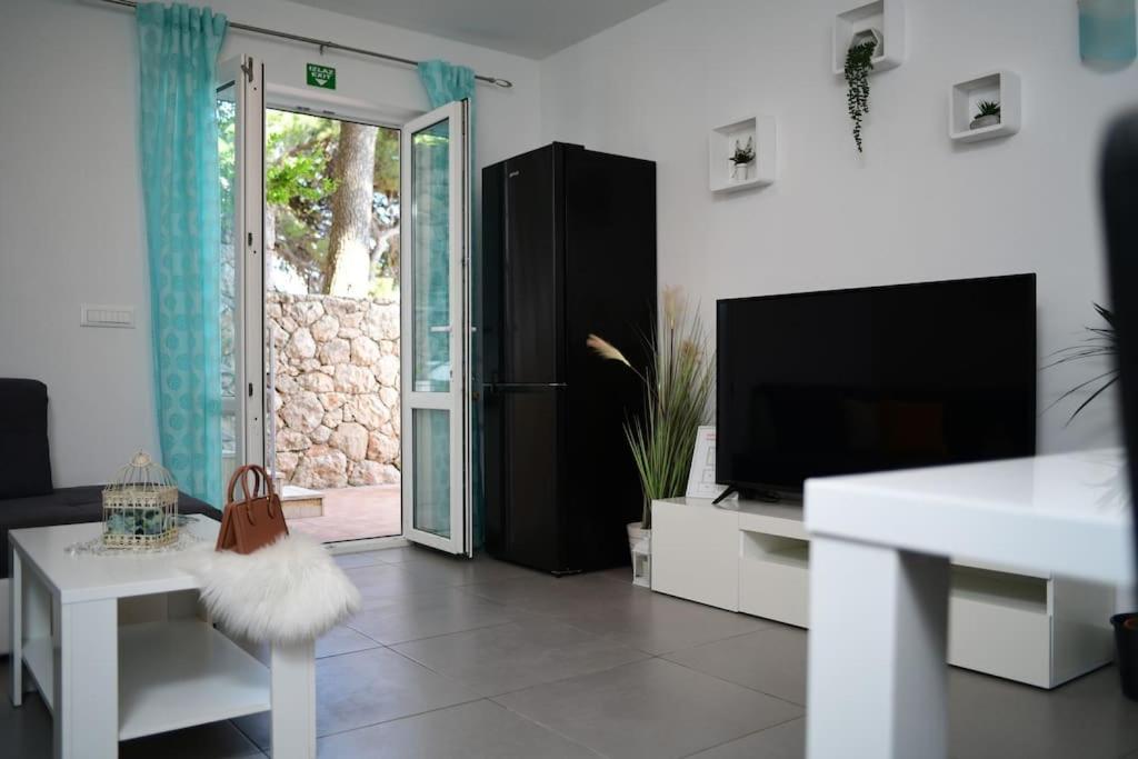 Wave N' Sea Apartment With A Private Pool Дубровник Екстериор снимка