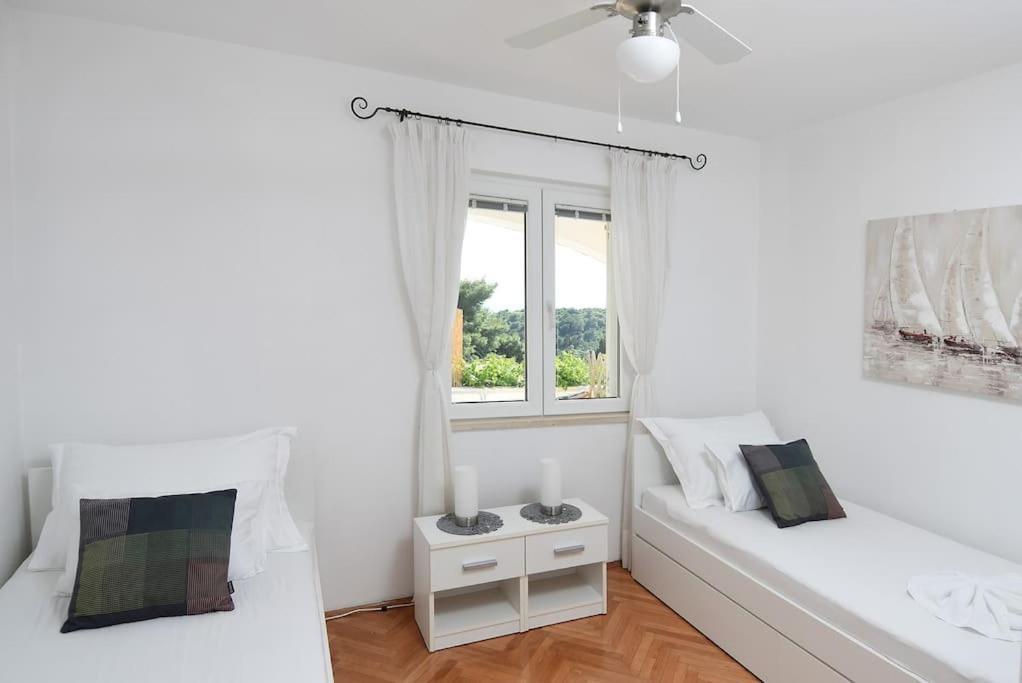 Wave N' Sea Apartment With A Private Pool Дубровник Екстериор снимка