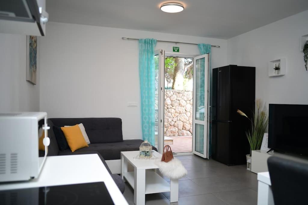 Wave N' Sea Apartment With A Private Pool Дубровник Екстериор снимка