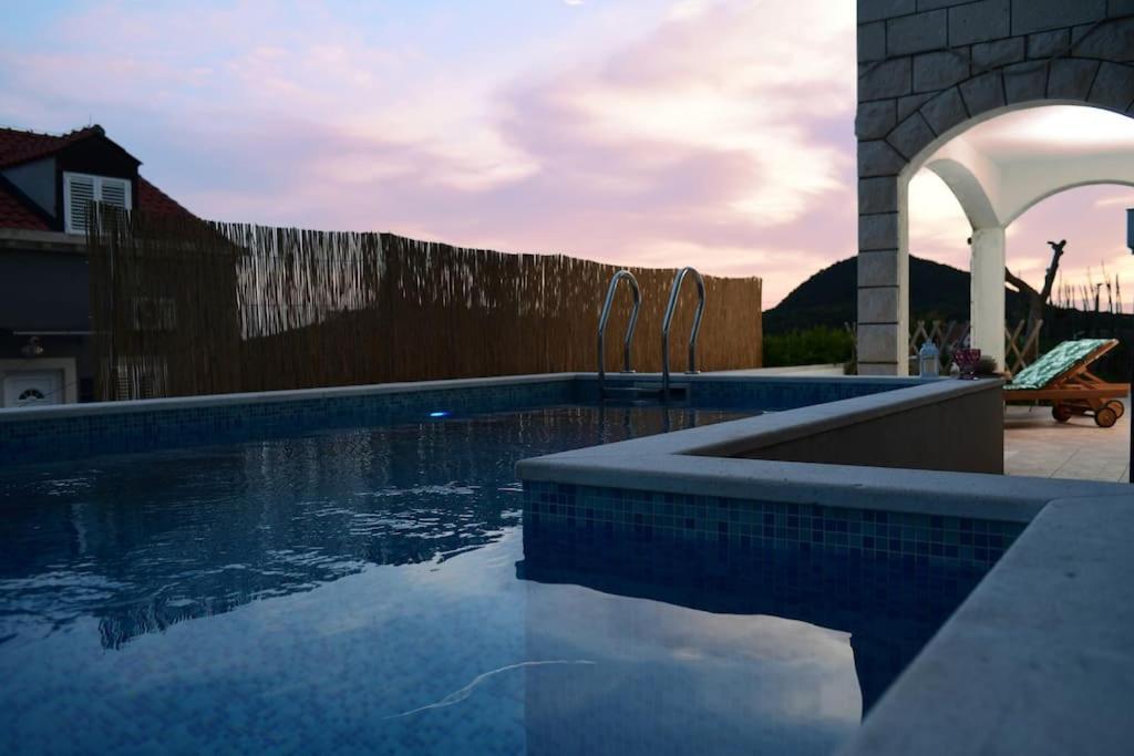 Wave N' Sea Apartment With A Private Pool Дубровник Екстериор снимка